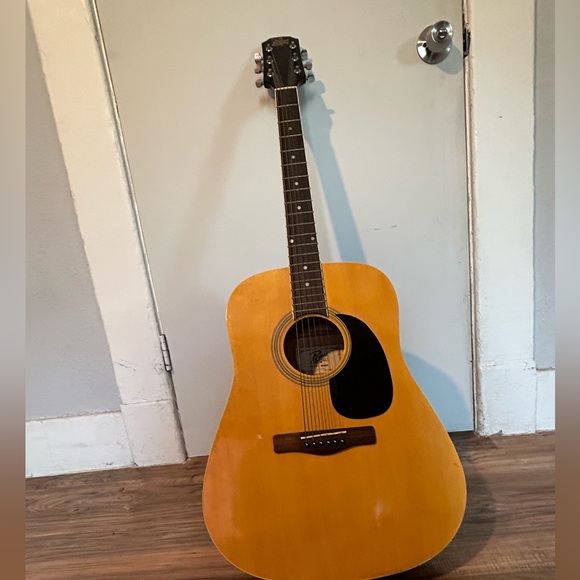 Guitar Rogue80 - Picture 1 of 2